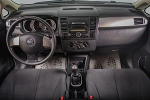 Седан Nissan Tiida 2013 года, 959000 рублей, Томск