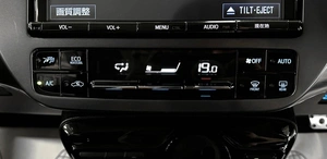 Хетчбэк Toyota Prius PHV 2018 года, 2357000 рублей, Красноярск