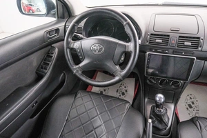 Седан Toyota Avensis 2005 года, 839000 рублей, Красноярск