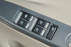 Хетчбэк Daihatsu Mira e:S 2015 года, 749000 рублей, Тюмень