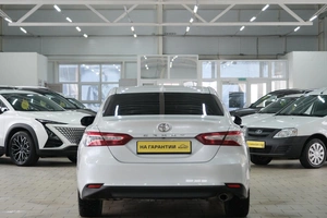 Седан Toyota Camry 2018 года, 2999000 рублей, Омск
