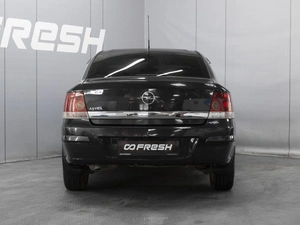 Седан Opel Astra 2011 года, 460000 рублей, Омск