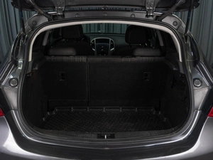 Хетчбэк Opel Astra 2012 года, 719000 рублей, Тюмень