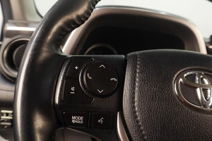 Внедорожник Toyota RAV4 2018 года, 3929000 рублей, Челябинск