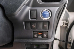 Минивэн Toyota Voxy 2015 года, 1679000 рублей, Красноярск