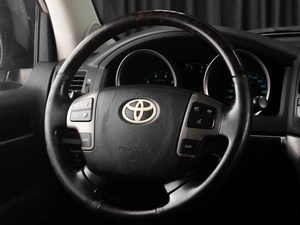 Внедорожник Toyota Land Cruiser 2011 года, 3325000 рублей, Тюмень