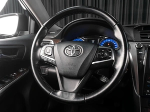 Седан Toyota Camry 2015 года, 2409000 рублей, Тюмень