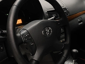 Седан Toyota Avensis 2007 года, 825000 рублей, Красноярск