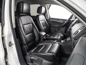 Внедорожник Volkswagen Tiguan 2012 года, 1259000 рублей, Тюмень