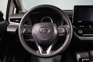 Седан Toyota Corolla 2022 года, 1899000 рублей, Сургут