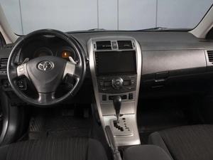 Седан Toyota Corolla 2007 года, 930000 рублей, Омск