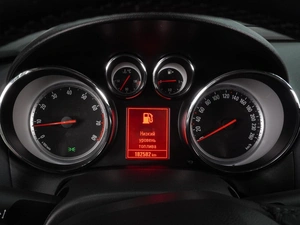 Седан Opel Astra 2014 года, 814000 рублей, Воронеж