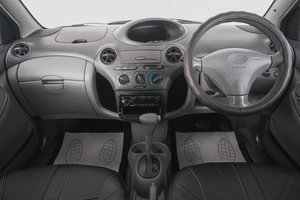 Хетчбэк Toyota Vitz 2000 года, 329000 рублей, Кемерово