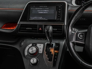 Минивэн Toyota Sienta 2018 года, 1829000 рублей, Кирилловка