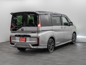 Минивэн Honda Stepwgn Spada 2018 года, 2150000 рублей, Красноярск