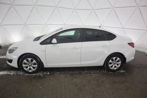 Седан Opel Astra 2013 года, 830000 рублей, Орёл