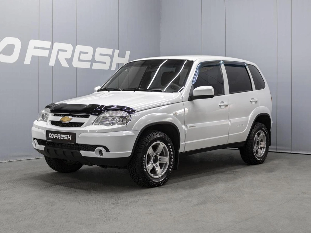 Внедорожник Chevrolet Niva 2017 года, 825000 рублей, Омск