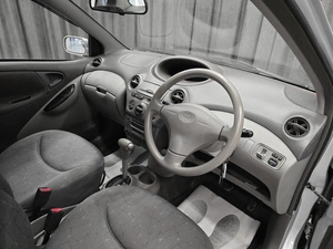 Седан Toyota Platz 2000 года, 420000 рублей, Красноярск