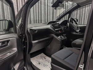 Минивэн Toyota Noah 2020 года, 1950000 рублей, Красноярск