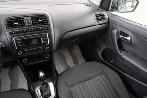 Седан Volkswagen Polo 2017 года, 999000 рублей, Красноярск