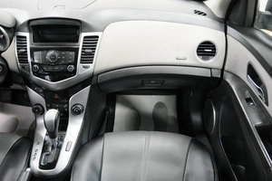 Седан Chevrolet Cruze 2012 года, 649000 рублей, Омск