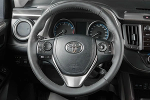 Внедорожник Toyota RAV4 2016 года, 2299000 рублей, Тюмень