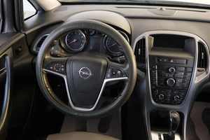 Универсал Opel Astra 2013 года, 989000 рублей, Омск