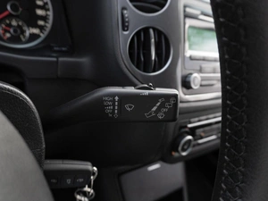 Внедорожник Volkswagen Tiguan 2011 года, 1299000 рублей, Саратов