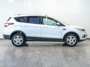 Внедорожник Ford Kuga 2017 года, 1549000 рублей, Саратов