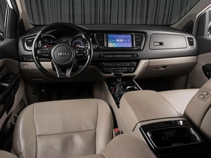 Минивэн Kia Carnival 2019 года, 2996000 рублей, Тюмень