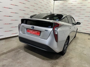 Лифтбек Toyota Prius 2016 года, 1465000 рублей, Красноярск