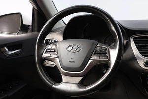 Седан Hyundai Solaris 2019 года, 1699000 рублей, Новосибирск