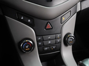 Седан Chevrolet Cruze 2012 года, 899000 рублей, Воронеж