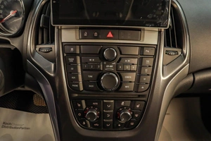 Хетчбэк Opel Astra 2011 года, 969000 рублей, Челябинск