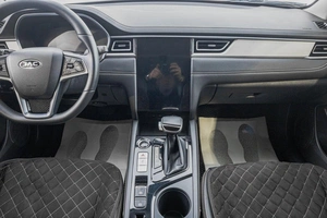 Лифтбек JAC J7 2023 года, 1589000 рублей, Барнаул