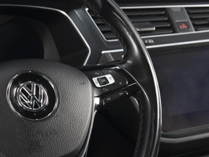 Внедорожник Volkswagen Tiguan 2018 года, 3050000 рублей, Омск