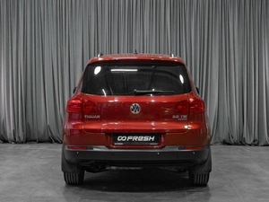 Внедорожник Volkswagen Tiguan 2012 года, 1449000 рублей, Тюмень