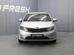 Седан Kia Rio 2013 года, 1155000 рублей, Омск