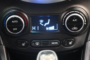 Хетчбэк Hyundai Solaris 2015 года, 949000 рублей, Омск