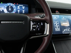 Внедорожник Land Rover Range Rover Evoque 2024 года, 5376444 рублей, Москва