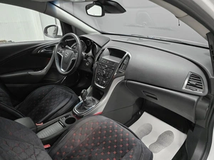 Хетчбэк Opel Astra 2010 года, 635000 рублей, Красноярск