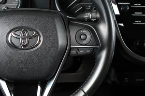 Седан Toyota Camry 2020 года, 3249000 рублей, Тюмень