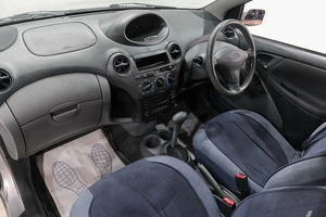 Хетчбэк Toyota Vitz 2001 года, 349000 рублей, Новокузнецк