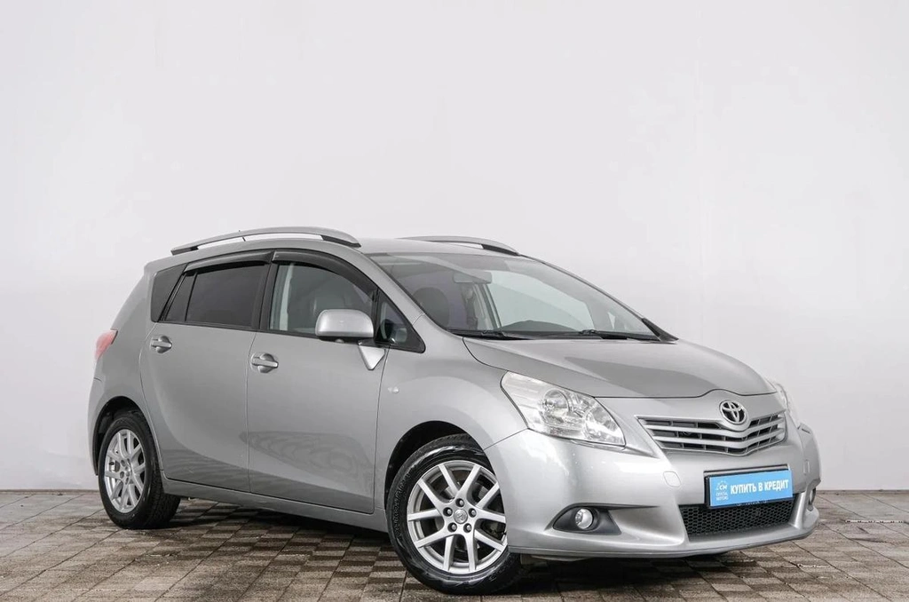 Минивэн Toyota Verso 2010 года, 1139000 рублей, Красноярск