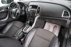 Седан Opel Astra 2013 года, 899000 рублей, Красноярск