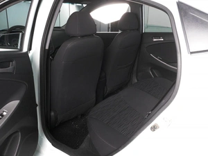 Седан Hyundai Solaris 2015 года, 1099000 рублей, Красный Пахарь