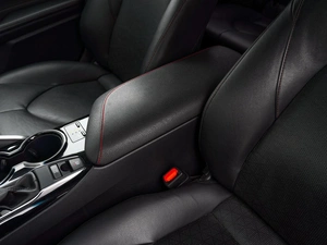 Седан Toyota Camry 2020 года, 3200000 рублей, Тверь