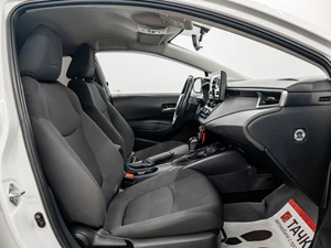 Седан Toyota Corolla 2019 года, 2000000 рублей, Красноярск