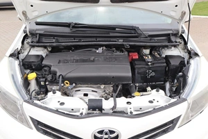 Хэтчбек Toyota Yaris 2012 года, 1200000 рублей, Мирное
