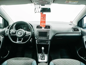 Седан Volkswagen Polo 2019 года, 1349000 рублей, Красноярск